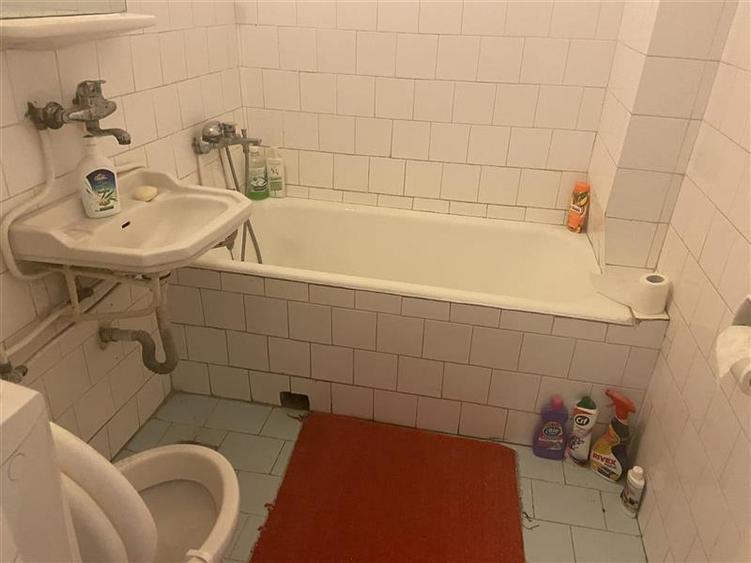 Apartament 3 camere , zona Sud , et 3 4 , decomandat ,52 mp