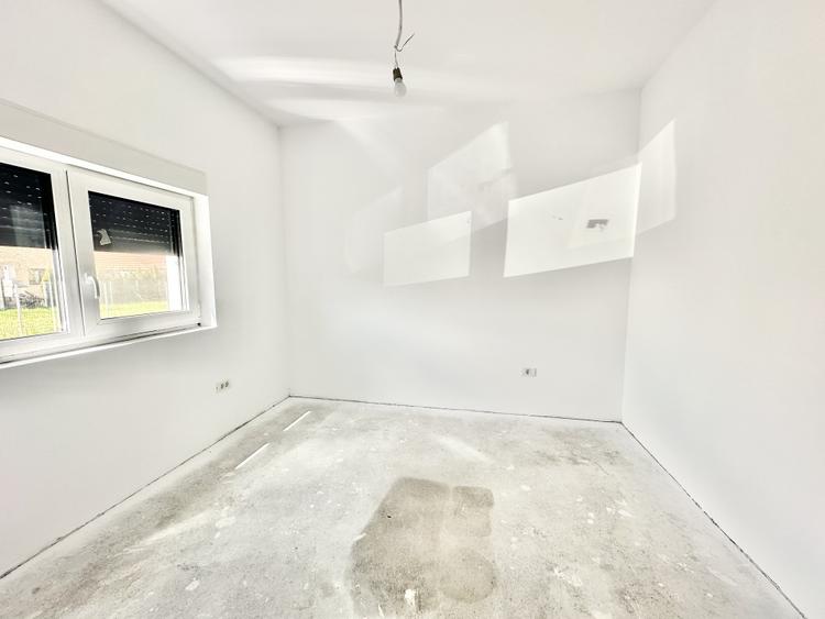 Duplex modern - 4 camere - 102 mp - Separat prin casa scarii - Mosnita