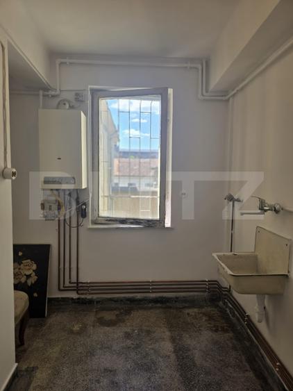 Apartament 1 cameră decomandat , Etaj intermediar, bloc cu lift, Ultracentral