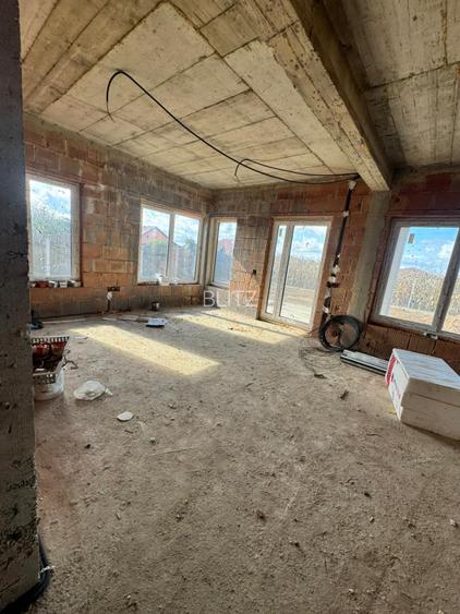 Casă individuală la roșu – 130 mp utili, teren 440 mp, drum privat - 12