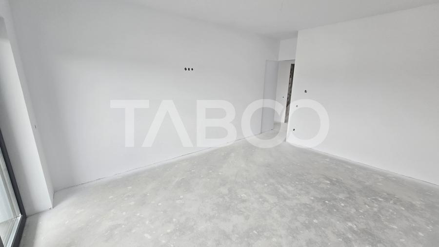 Casa de vanzare 380mp teren liber 4 camere 2 parcari Selimbar