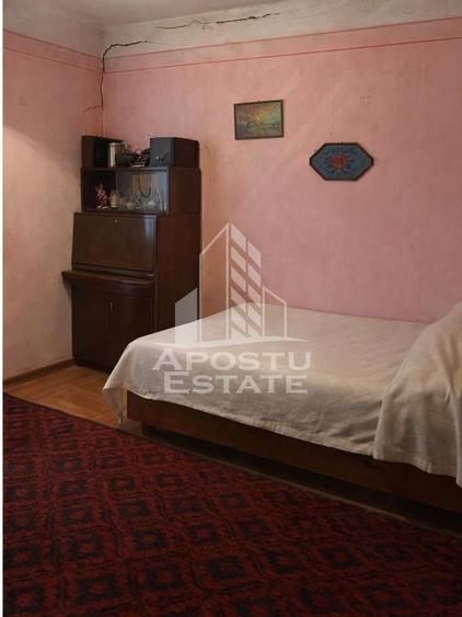 Casa batraneasca de vanzare cu teren de 1549mp, in Giarmata