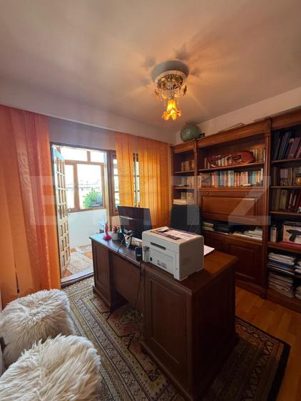 Apartament cu 4 camere, decomandat, zona 9 Mai