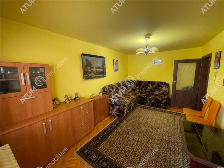 Apartament 3 camere decomandate si balcon zona Vasile Aaron Sibiu