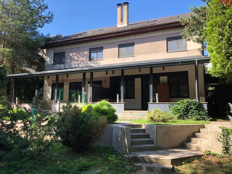 Vila 6 camere cu iesire la lacul Baneasa teren 317 mp
