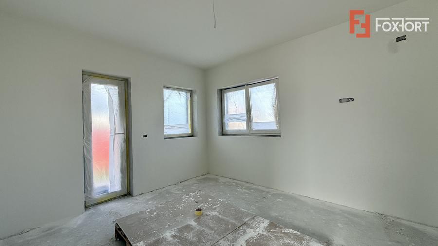 Casa individuala de vanzare, 8 camere + 4 bai - Mosnita Veche