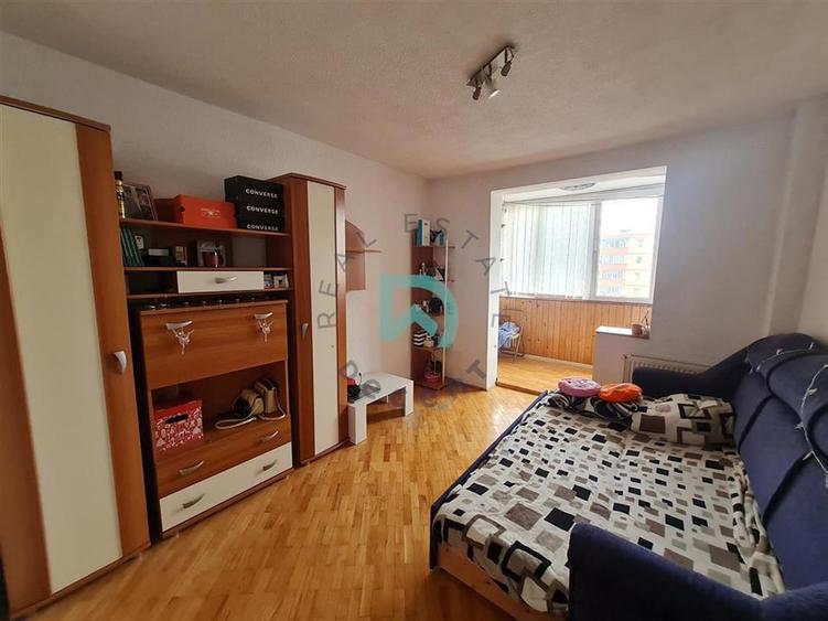 Apartament 3 camere Grivitei, intermediar, Brasov