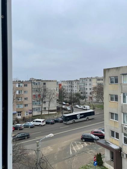 Tomis III, apartament cu 4 camere decomandate, centrala pe gaz, liber