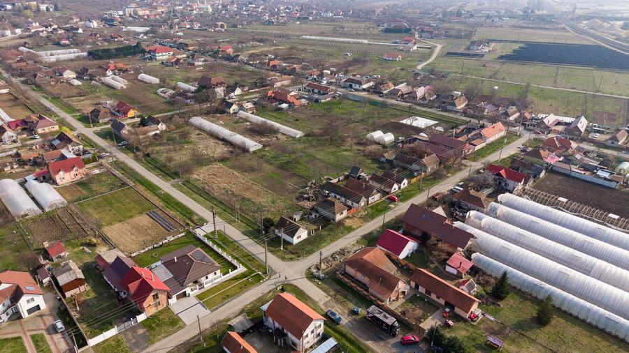 Teren 1.570 mp + casă din cărămidă–zonă liniștită