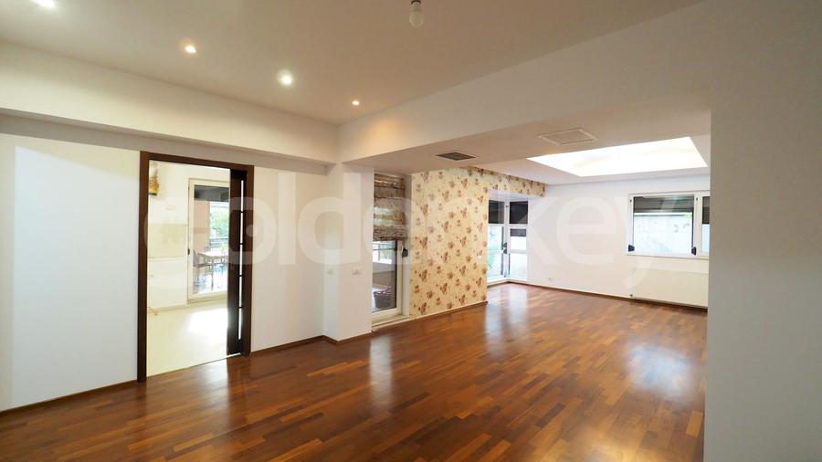 Apartament generos cu 3/4 camere | 191mpc | 90mp gradina