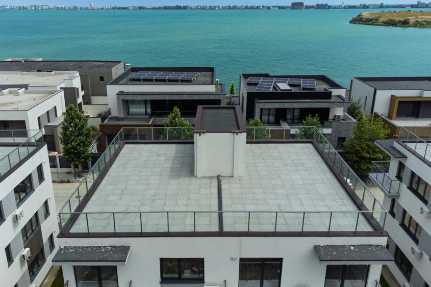 Apartament 3 camere la etajul 2 | Terasa privata 70m | Vedere frontală spre Lac