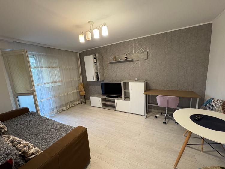 Berceni,ap. 2 camere,42mp,et.2,renovat recent,loc parcare inclus,420Euro/luna