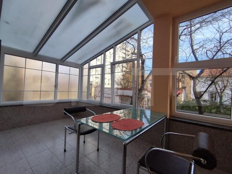 Apartament 2 camere, antreu spatios, 3 terase- una inchisa, garaj, zona Medicina