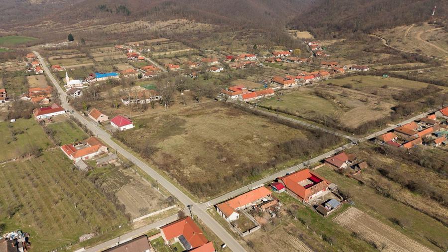 Conac nobiliar de secol XIX cu 8 camere în Maciova