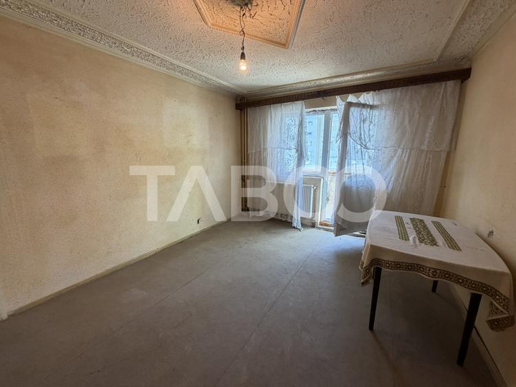 Apartament semidecomandat 4 camere 2 bai etaj 2 zona 1 Decembrie 1918