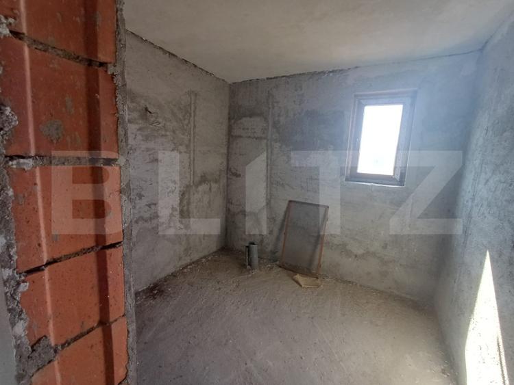Casă cu beci si etaj, teren aferent de 16000 mp, situată în Arcani