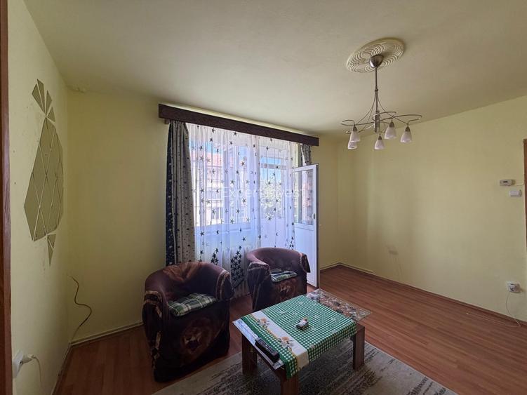 Apartament 3 camere - etaj 3 - balcon - zona Cedonia - 3