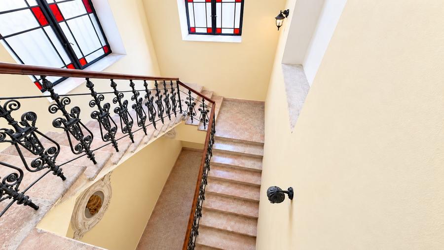 De vânzare/ închiriat Apartament istoric, 2 camere, Central Arad