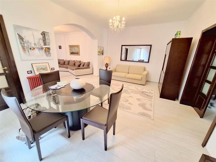 Vila eleganta ultracentrala – str. George Bacovia, Bacau