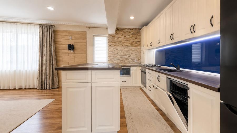 Vânzare  apartament de familie cu 4 camere,pod amenajat-2 parcări-Iris