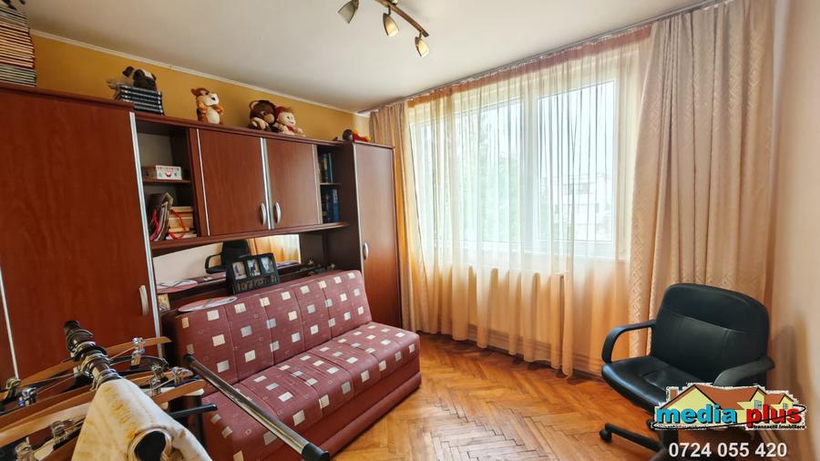 Apartament 3 camere decomandat, Tiglina II