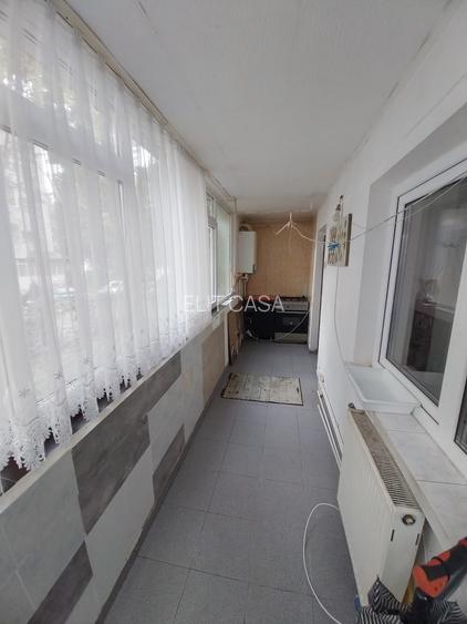Apartament 3 camere Decomandat, zona Nicolina - 8