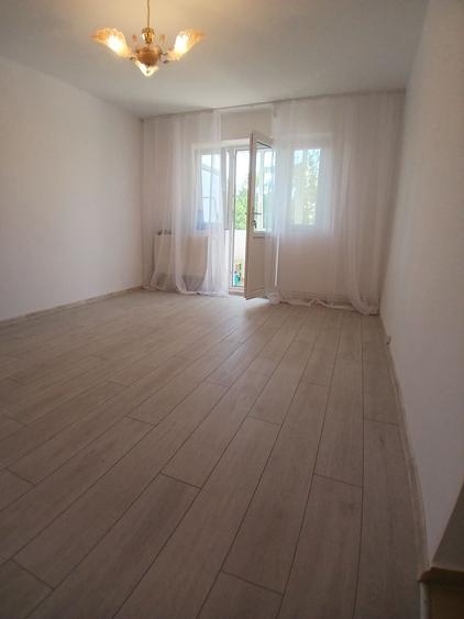 Apartament de 3 camere, etaj 2/4, zona Alexandru cel Bun