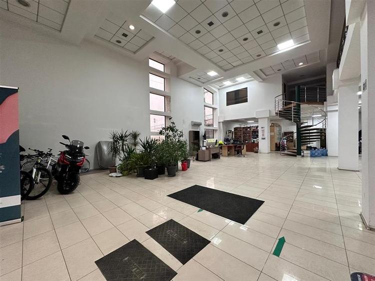 Spatii comerciale 330, 505, 835mp, sos. Pacurari, rond Mall Moldova