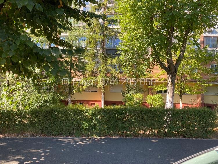 Apartament cu 2 camere, decomandat, zona Polivalenta