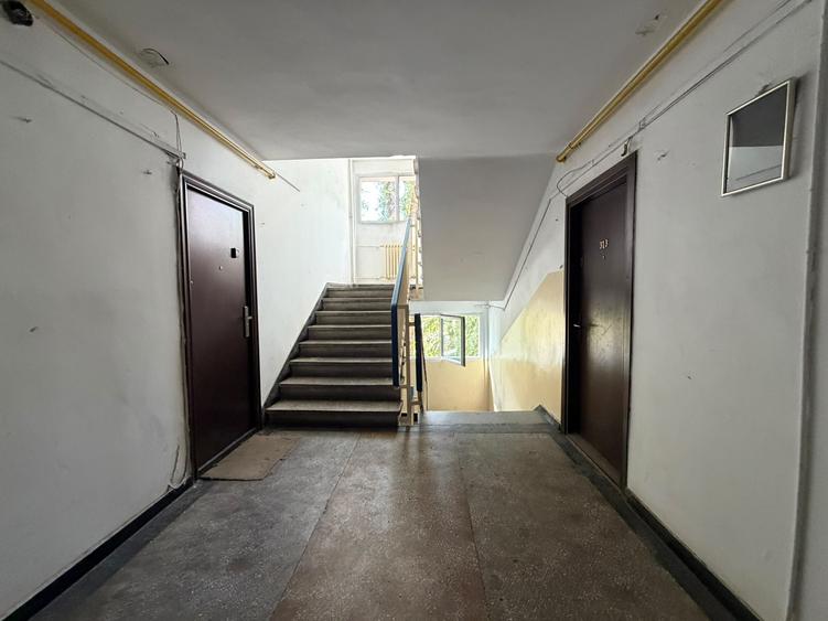 Titan 2 Camere Etaj 1 Bloc 1972 Reabilitat Instalatii Schimbate 10 Min Metrou