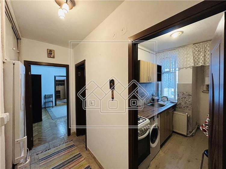 Ap cu 2 camere si balcon, Zona N. Iorga - Disponibil imediat