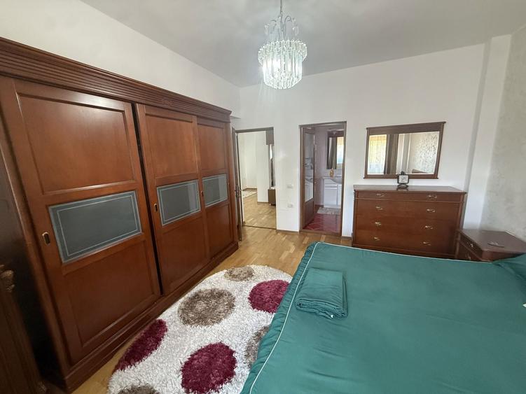 De închiriat apartament 3 camere 85 mp + terasa etaj 1