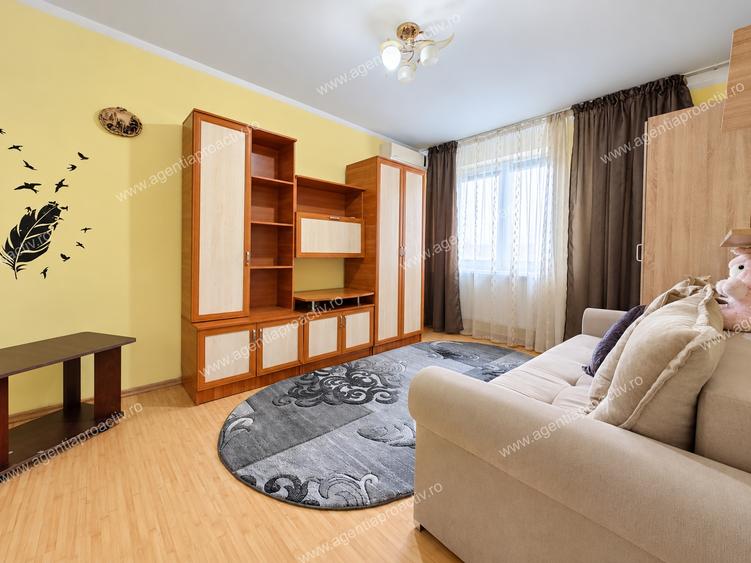 Apartament cu 2 camere, decomandat, Micro 21, etajul 2 – La cheie!