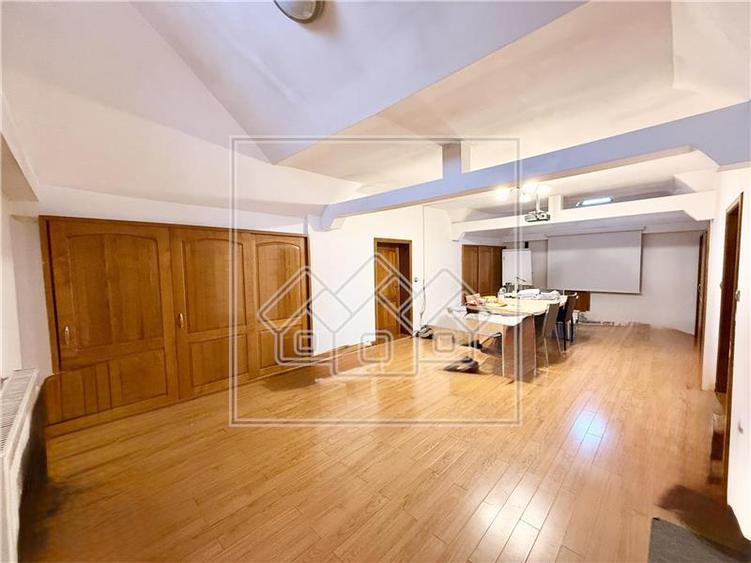 Spatiu de birouri - 9 camere - 250 mp utili - Selimbar
