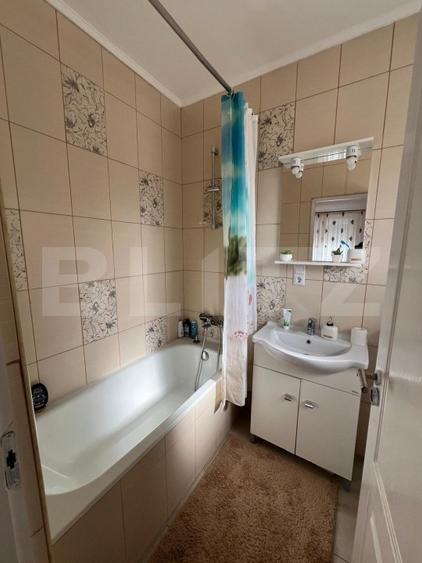 Casă, de vanzare, cu 4 dormitoare + garsoniera, 266 mp utili, zona L Blaga