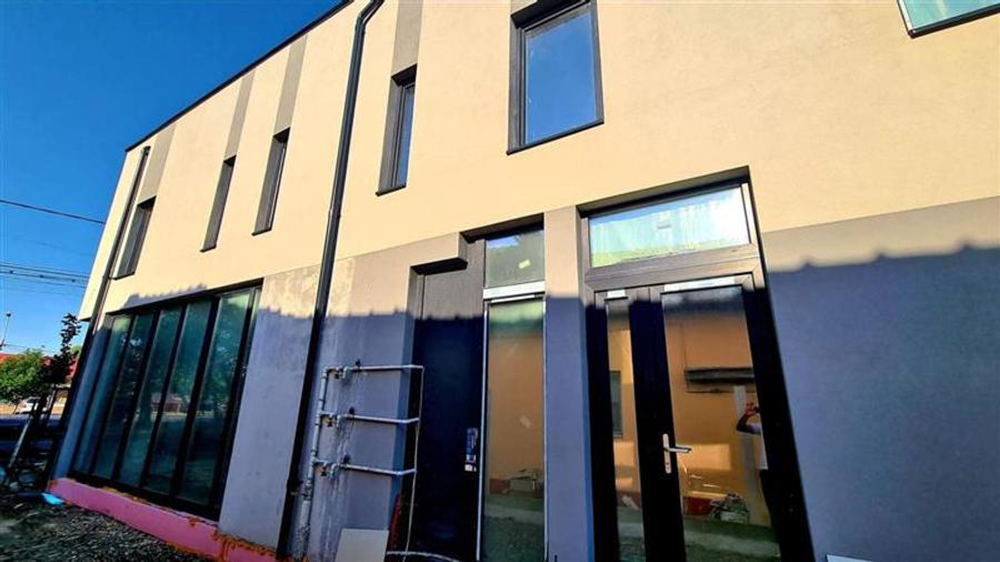 Cladire comerciala 563 mp utili, pozitie excelenta la bulevard