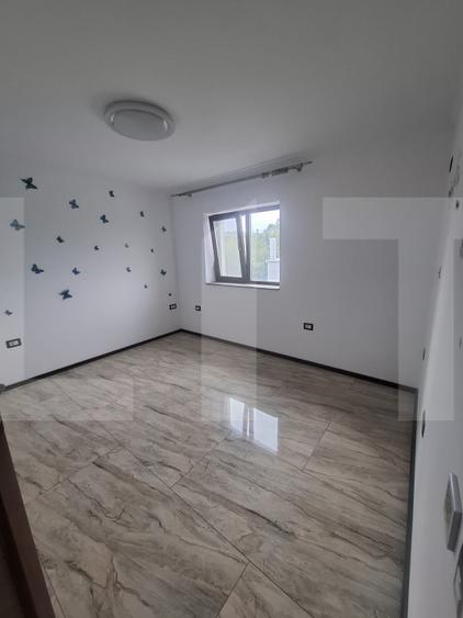 Casă cu Etaj și Pod, 325 mp, Teren 1045 mp, Construcție din Cărămidă