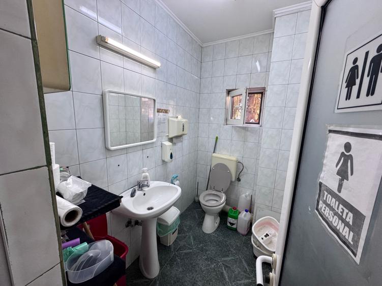 Imobil pretabil locuinta si afacere. Pozitie stradala.