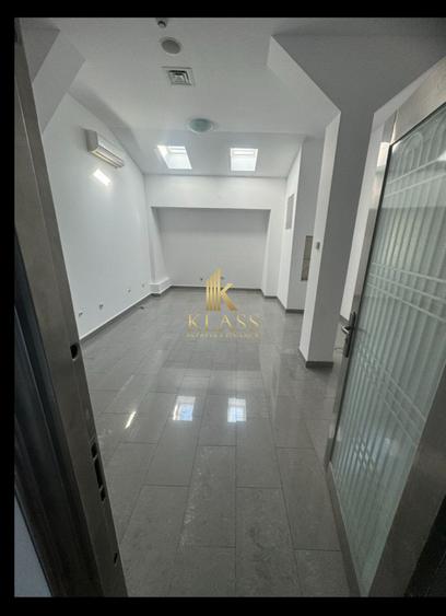 Vila extrem de generoasa destinata activitatilor de alimentatie publica, magazin