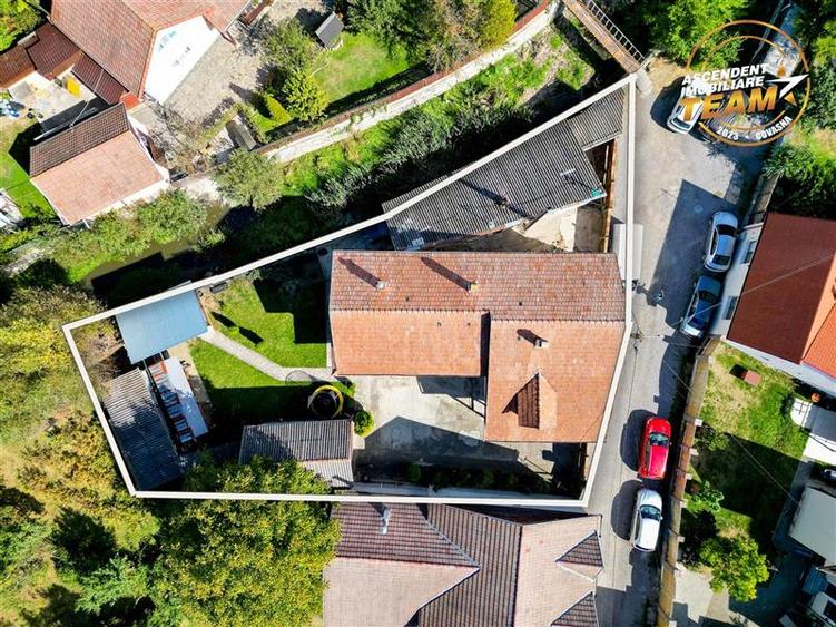 Vila impunatoare cu garaj si anexe, in inima orasului Sfantu Gheorghe, Covasna