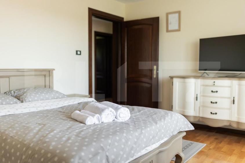 Casă de vanzare, cu 6 camere, 379 mp, zona Oarda de Sus