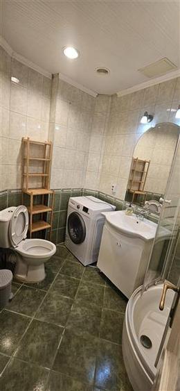 Apartament 3 camere in vila etajul 1+2 camere amenajate la mansarda, zona Emines