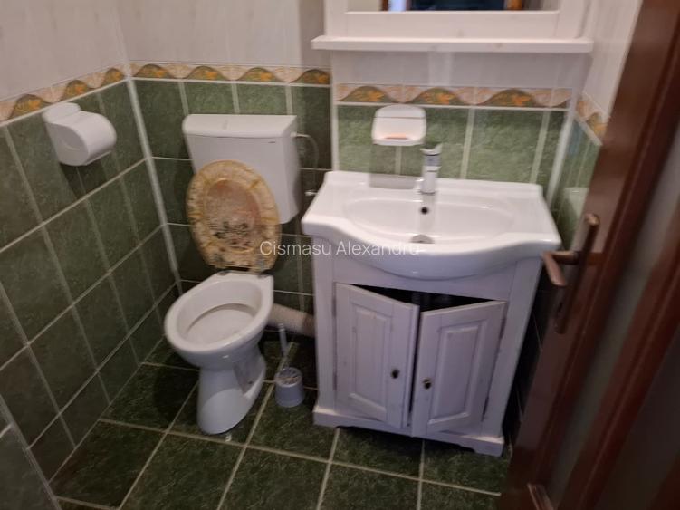 Inchiriez apartament 3 camere , 2 bai zona centrala