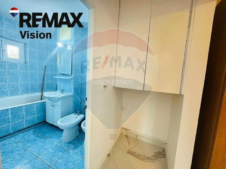 Apartament cu 3 camere de vânzare în zona 1 Mai - 10