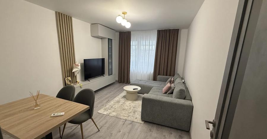 Apartament cu 3 camere decomandat, etaj intermediar, zona Alexandru cel Bun