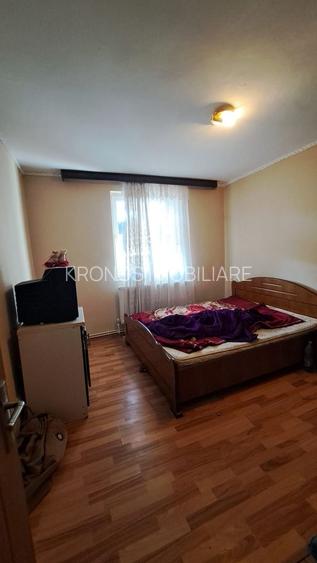 AGIGEA, 3 CAMERE DECOMANDAT 2 BAI, CENTRALA GAZ, 70 MP. PARCARE, BOXA - 18