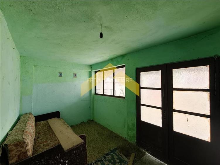 Casa la sol de vanzare in orasul Santana - 4