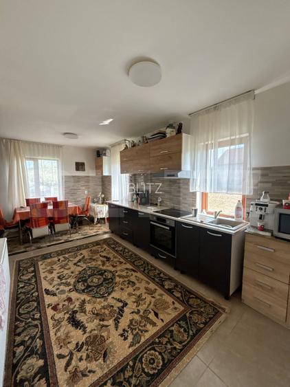 Casă de vânzare, 5 camere, 300 mp + curte de 1000 mp, Bistrita