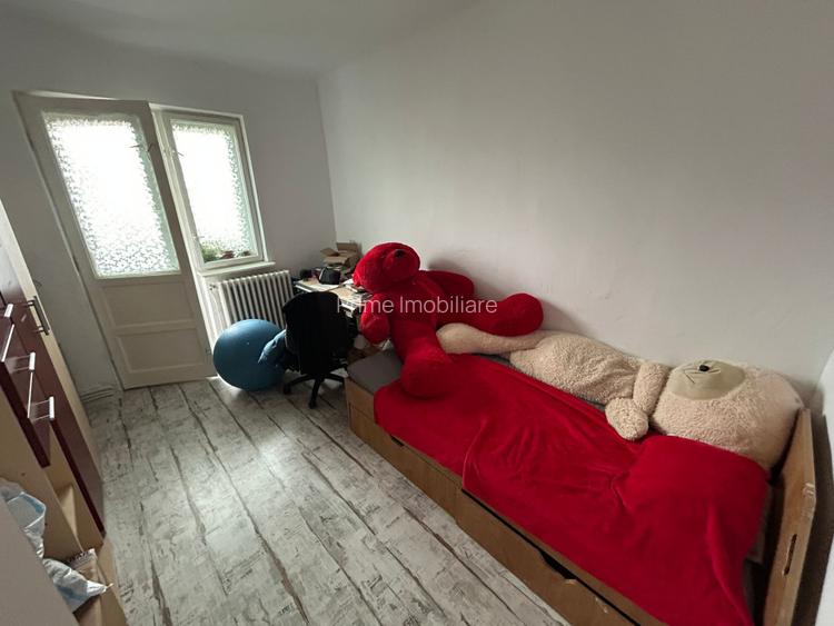 Apartament cu 4 camere, 2 bai, 2 balcoane, parcare si boxa - Cetate - 2