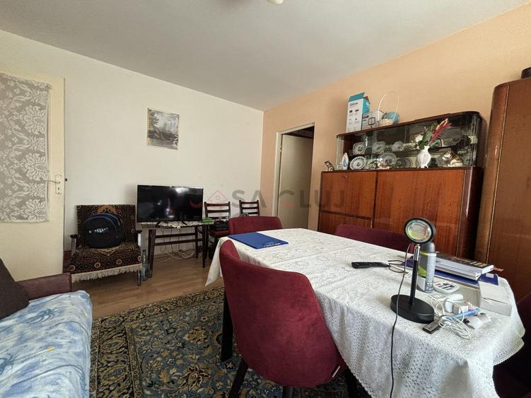 Apartament cu 3 camere, zona Retezat !